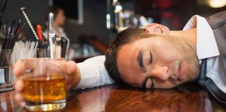 cach-cham-soc-nguoi-say-ruou